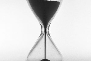 Hourglass representing Simultaneous Death